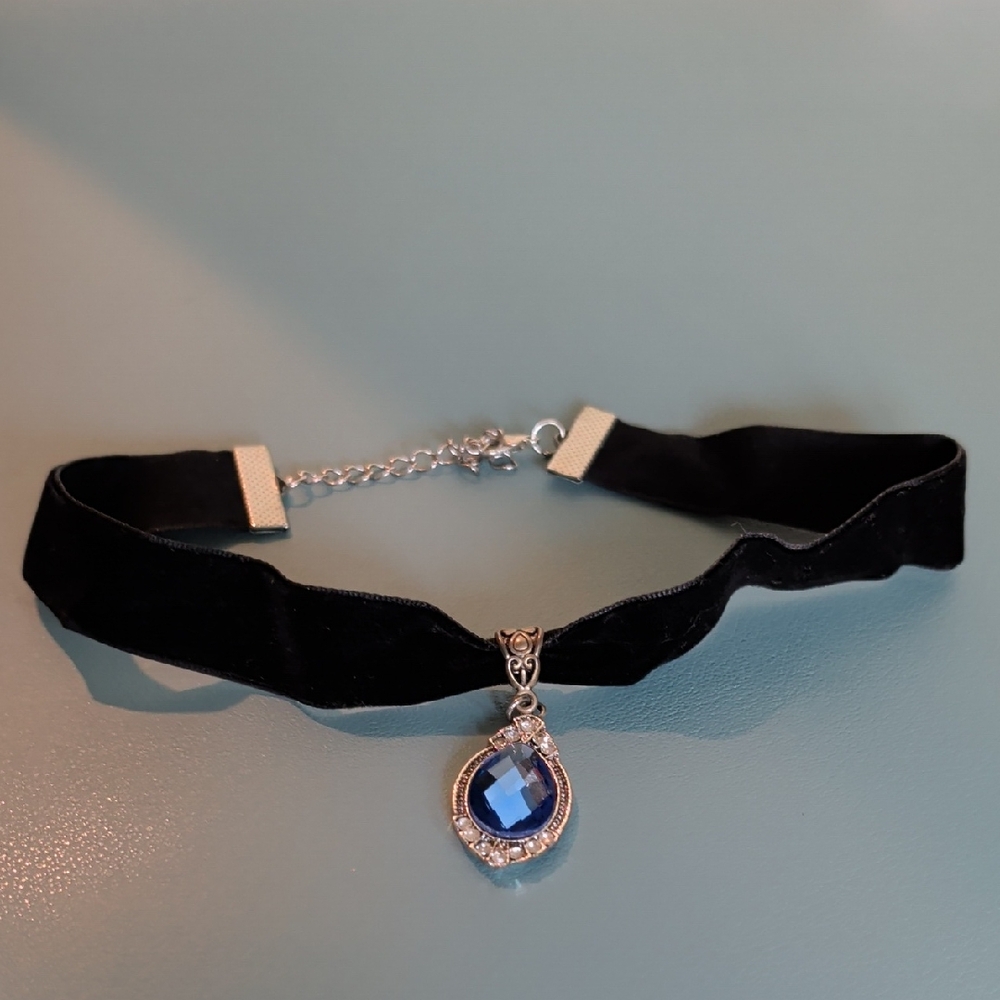 Elegant Black Choker Necklace with Blue Gemstone
